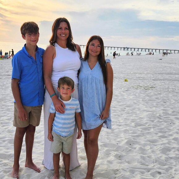 Meet your Posher, April - Picture 2 of 2